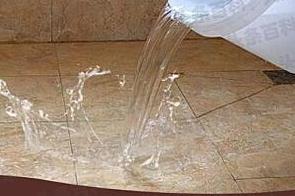 石门漏水维修 免砸砖防水材料该如何施工